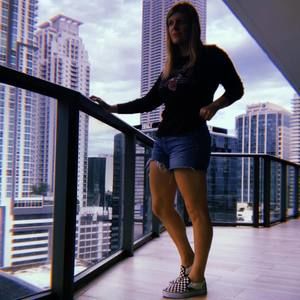 Meet your Posher, Lauren